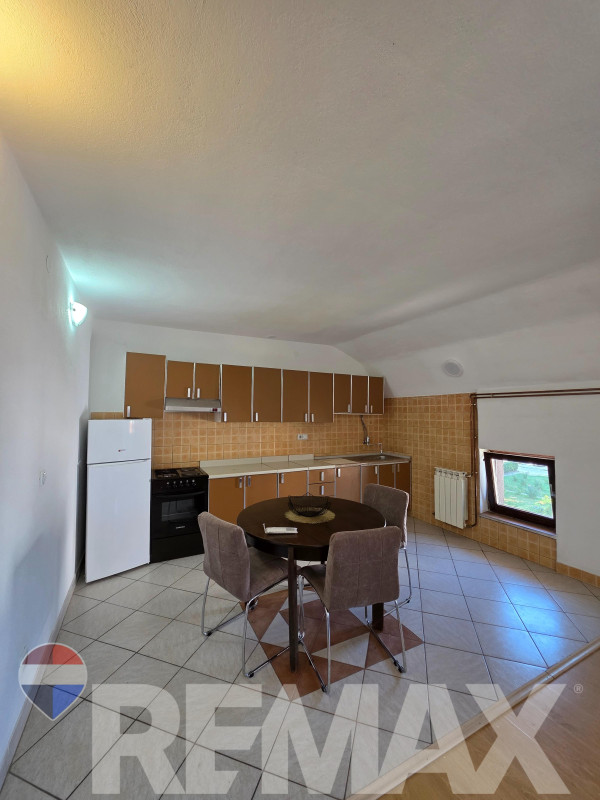 Četvorosoban sprat kuće | 120m2 | Rosulje 3