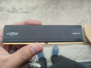 Crucial DDR5 PRO 16GB neispravna