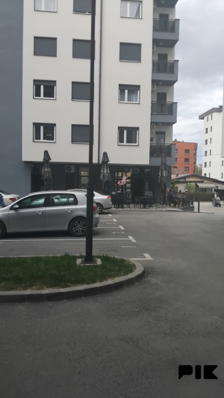 Iznajmljujem prostrano parking mjesto-Borik 2