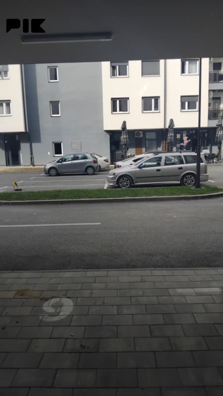 Iznajmljujem prostrano parking mjesto-Borik 3