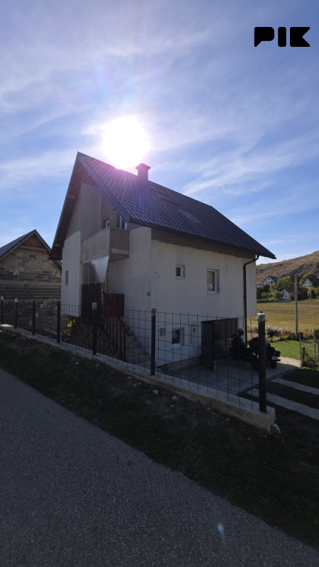 Vikendica Bjelašnica naselje Lukavac 3