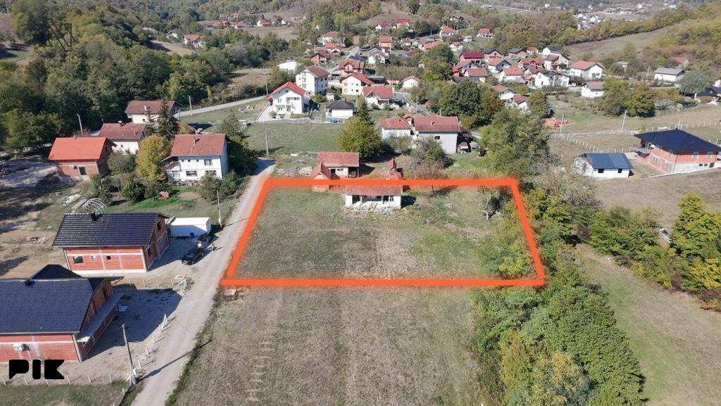 Motike; građevinski plac od 1300m2 (izlaz na potok)