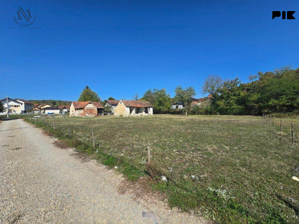 Motike; građevinski plac od 1300m2 (izlaz na potok) 2
