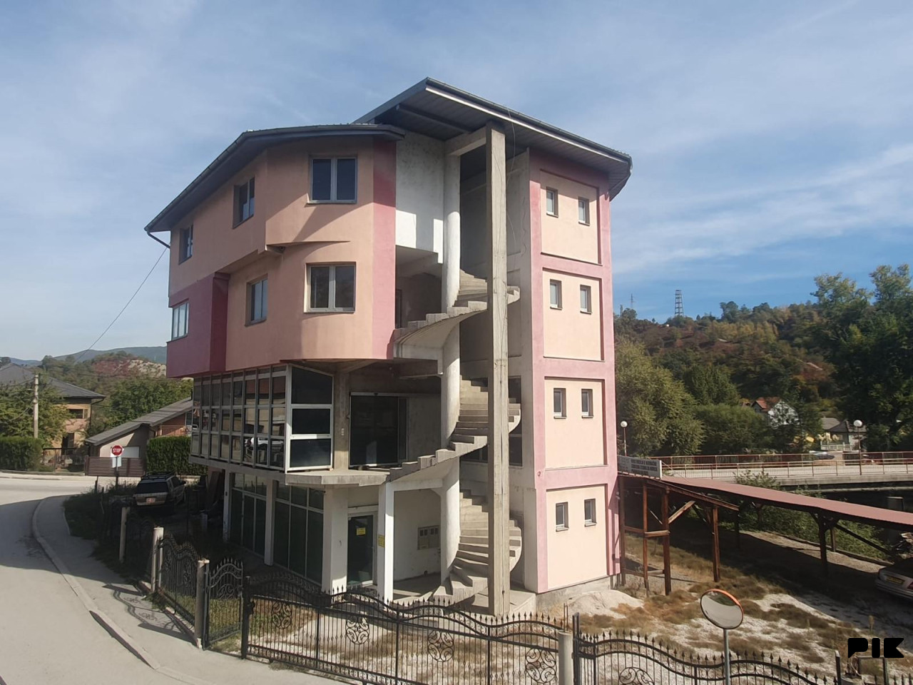 STAMBENO-POSLOVNA KUĆA  DOBOJ-KAKANJ