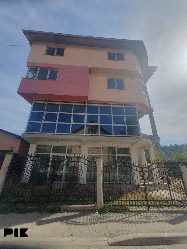STAMBENO-POSLOVNA KUĆA  DOBOJ-KAKANJ 2