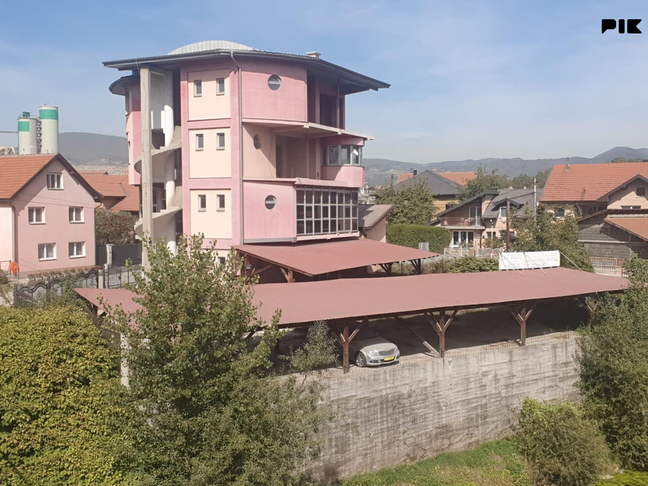 STAMBENO-POSLOVNA KUĆA  DOBOJ-KAKANJ 3