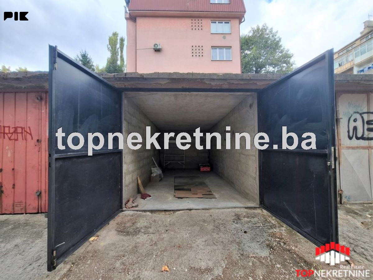 Garaža od 13m2 sa servisnim kanalom u ulici Grbavička na Grbavici 2