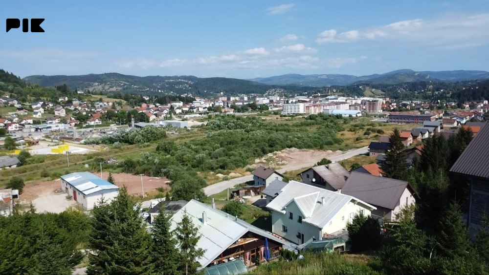 Zemljište Pale, 825m2, temelji, voda, struja, kanalizacija 2