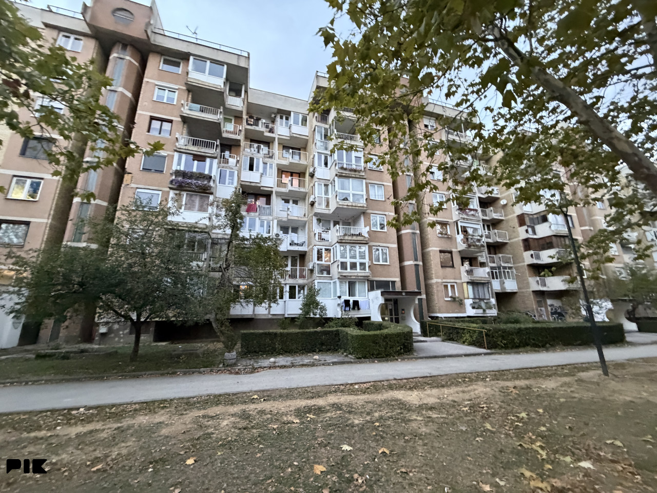 Adaptiran trosoban stan Dobrinja 71 m2 dva balkona