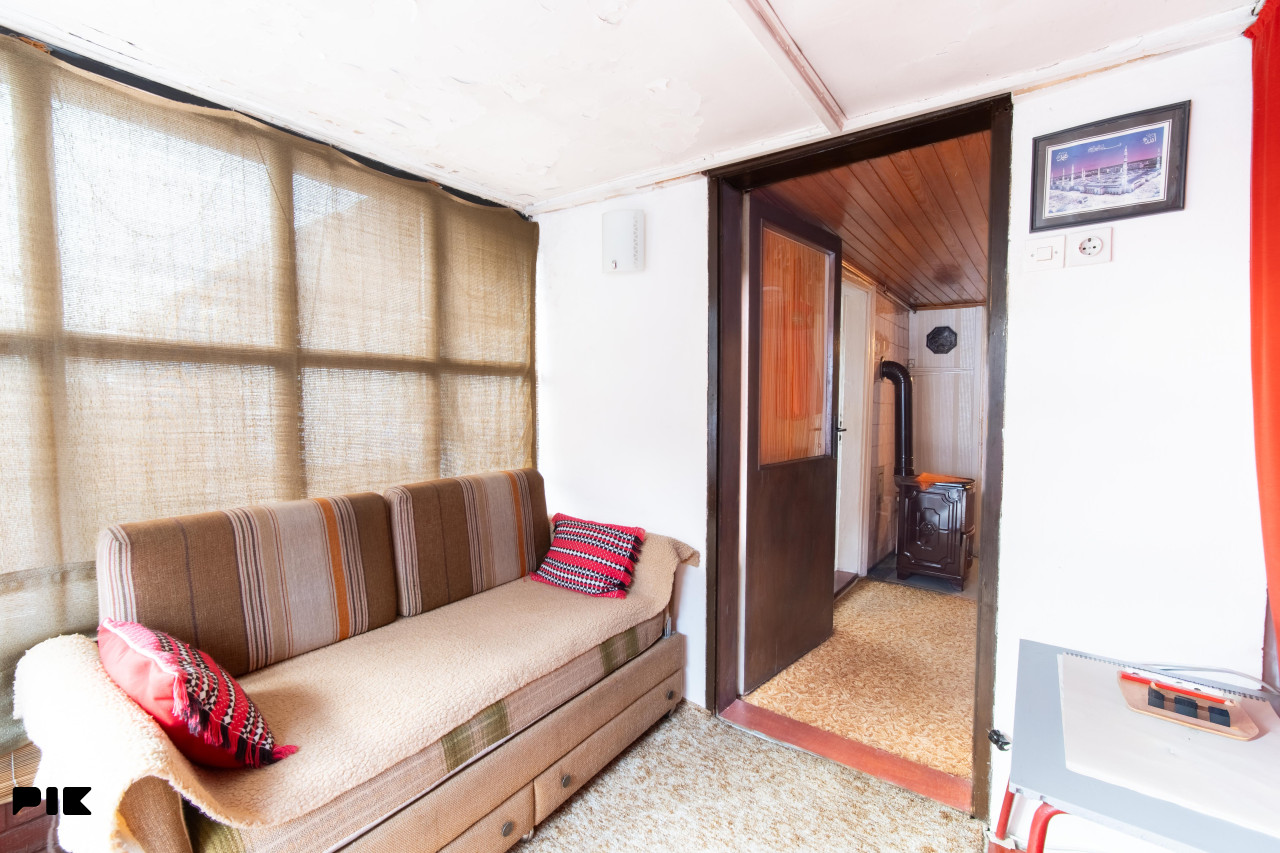 PROPERTIZE | PRODAJA | Kuća 35 m2 sa dvorištem | Dol 6, Vratnik 3