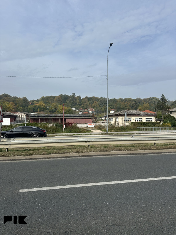Zemljište za halama i objektima 8.000m2