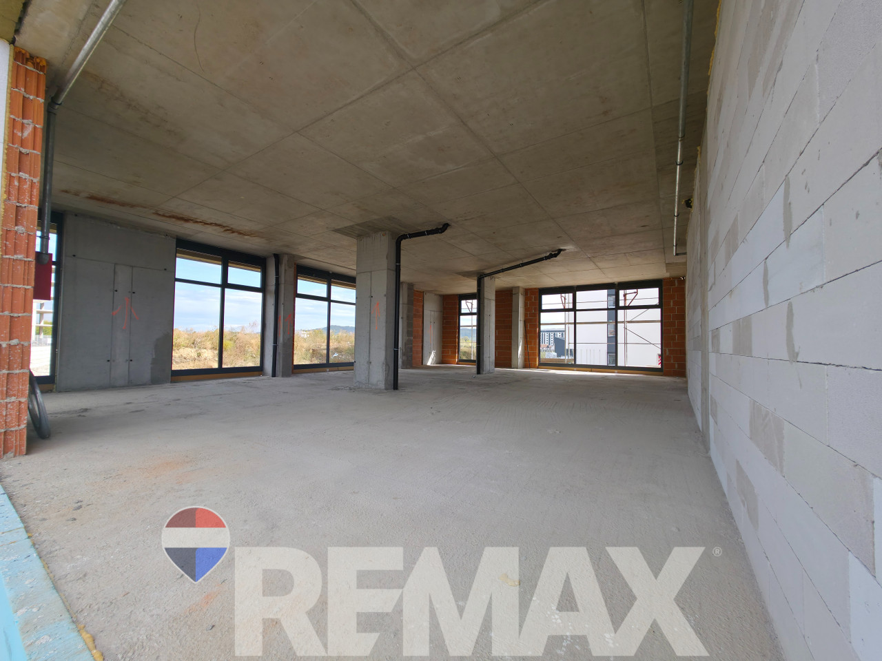 Poslovni prostor 156 m2 + 40 m2 vanjske površine | Lazarevo