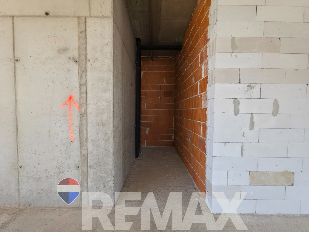Poslovni prostor 156 m2 + 40 m2 vanjske površine | Lazarevo 3