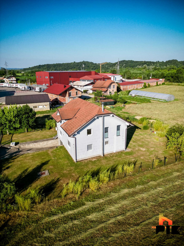 Porodična kuća 217 m2 sa okućnicom - Laktaši (Gudura) 2