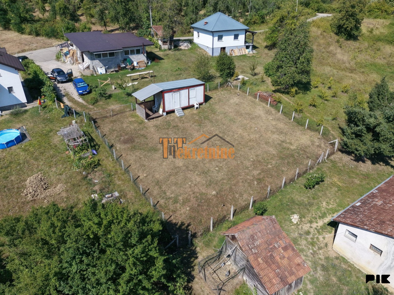 Plac 405 m2 sa kontejnerom - Motike 2