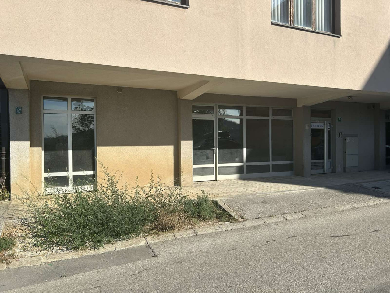 Poslovni prostor Mithata Karića Mitke br 1. površine 72,40 m2 3