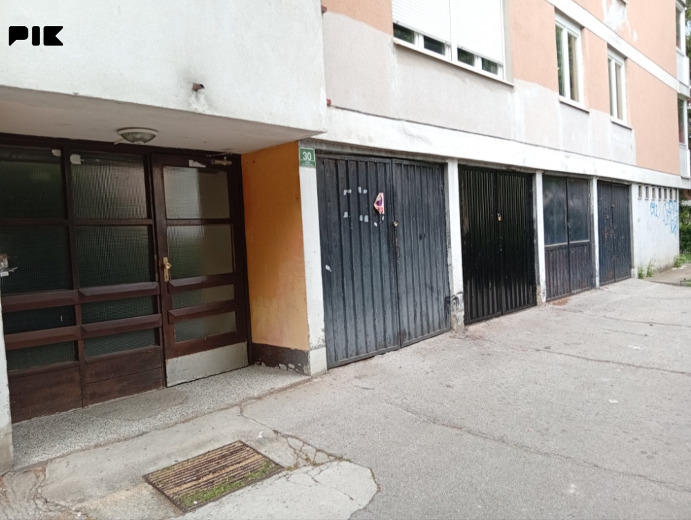 Garaža Ilidža-Pejton 2