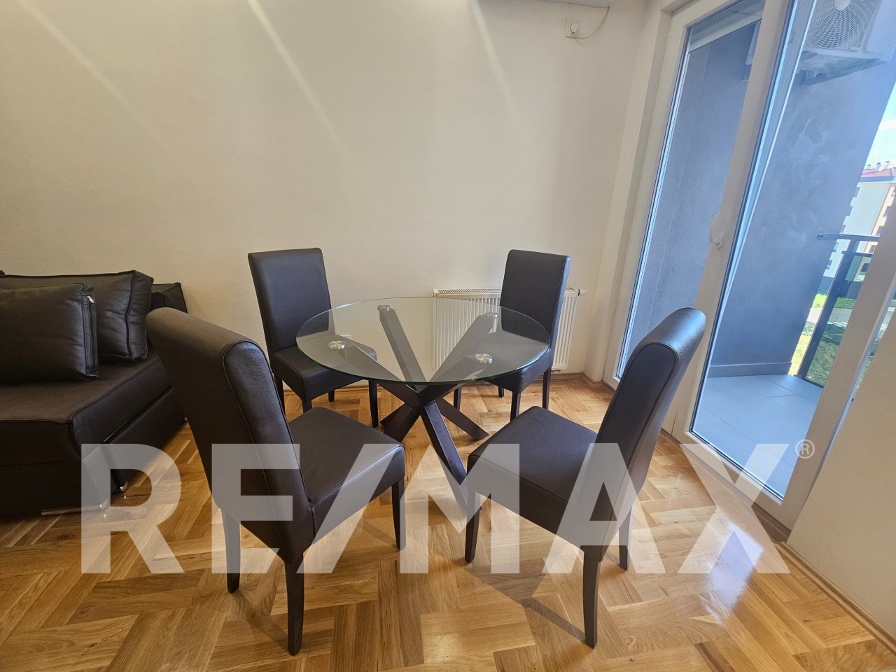 Nov dvosoban stan 50m2 sa garažom 2