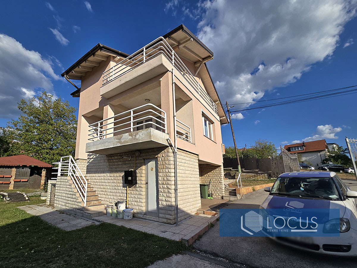 LOCUS: Kvalitetn kuća sa velikim dvorištem, Briješće 3