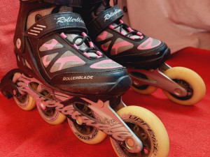 ROLE ROSLE ROLERI  ROLLER BLADE  36-37 tockici 90mm