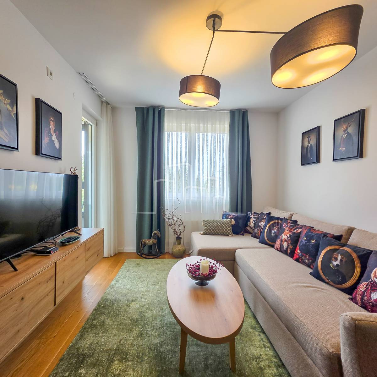 Opremljen apartman Jahorina uz samu stazu i šestosjed prodaja