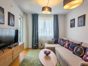 Opremljen apartman Jahorina uz samu stazu i šestosjed prodaja