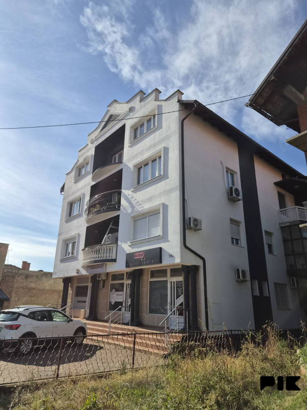 Prodaja potkrovlja 200m2 pogodno za izradu stanova