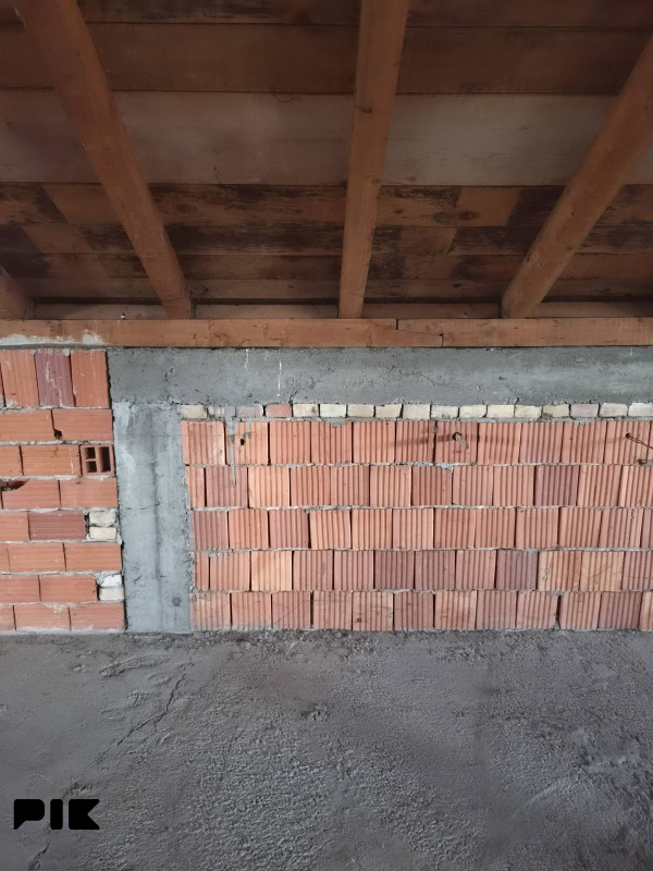 Prodaja potkrovlja 200m2 pogodno za izradu stanova 3