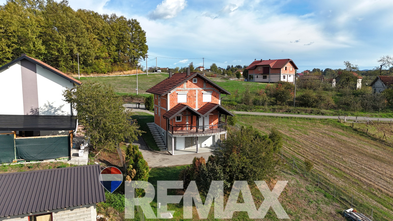 Odlična kuća na prodaju | Plac 1.503 m2 | Čardačani - Laktaši 2