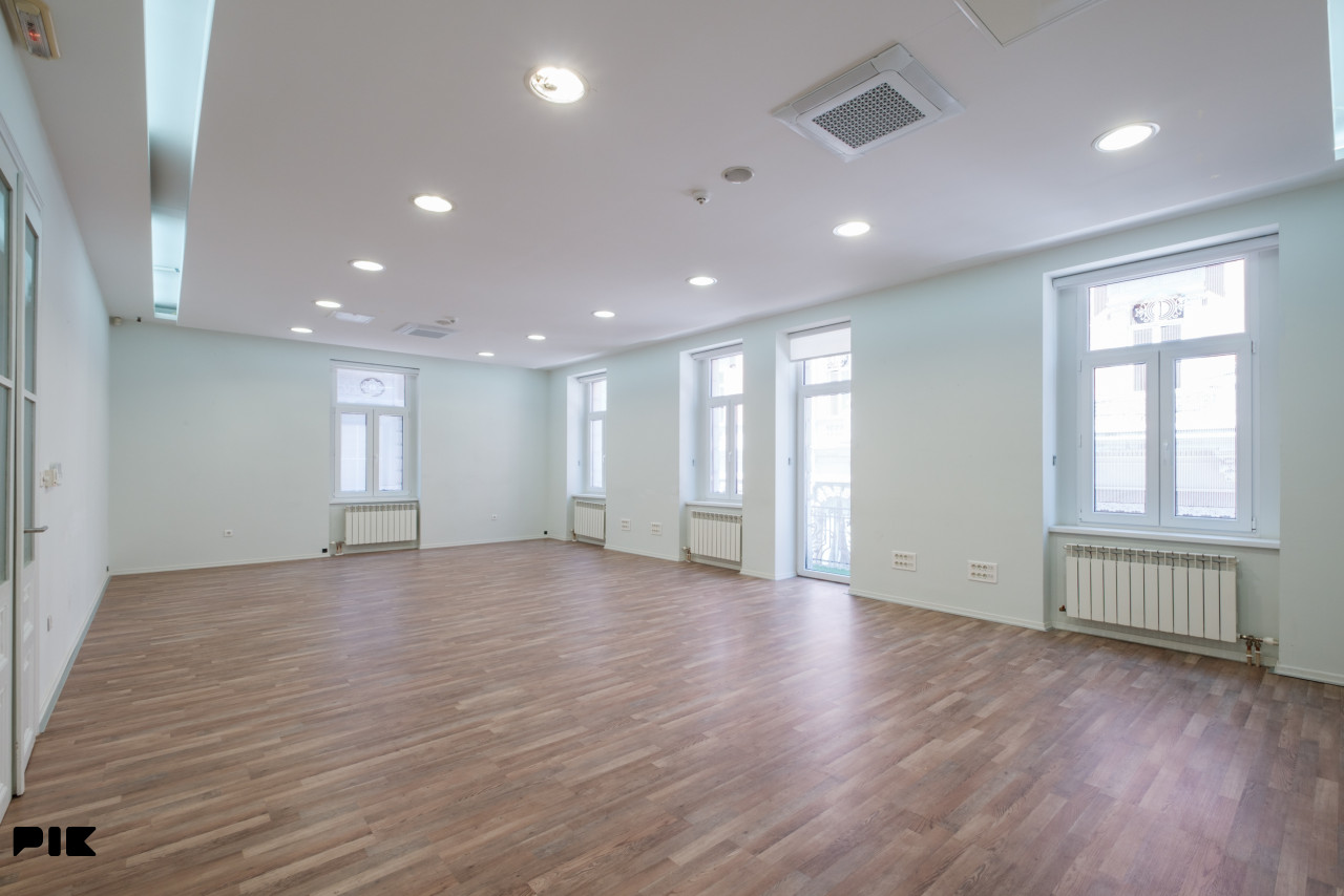 Poslovni prostor /Centar /167m2 / Renoviran/ Centar/ 1 sprat 2