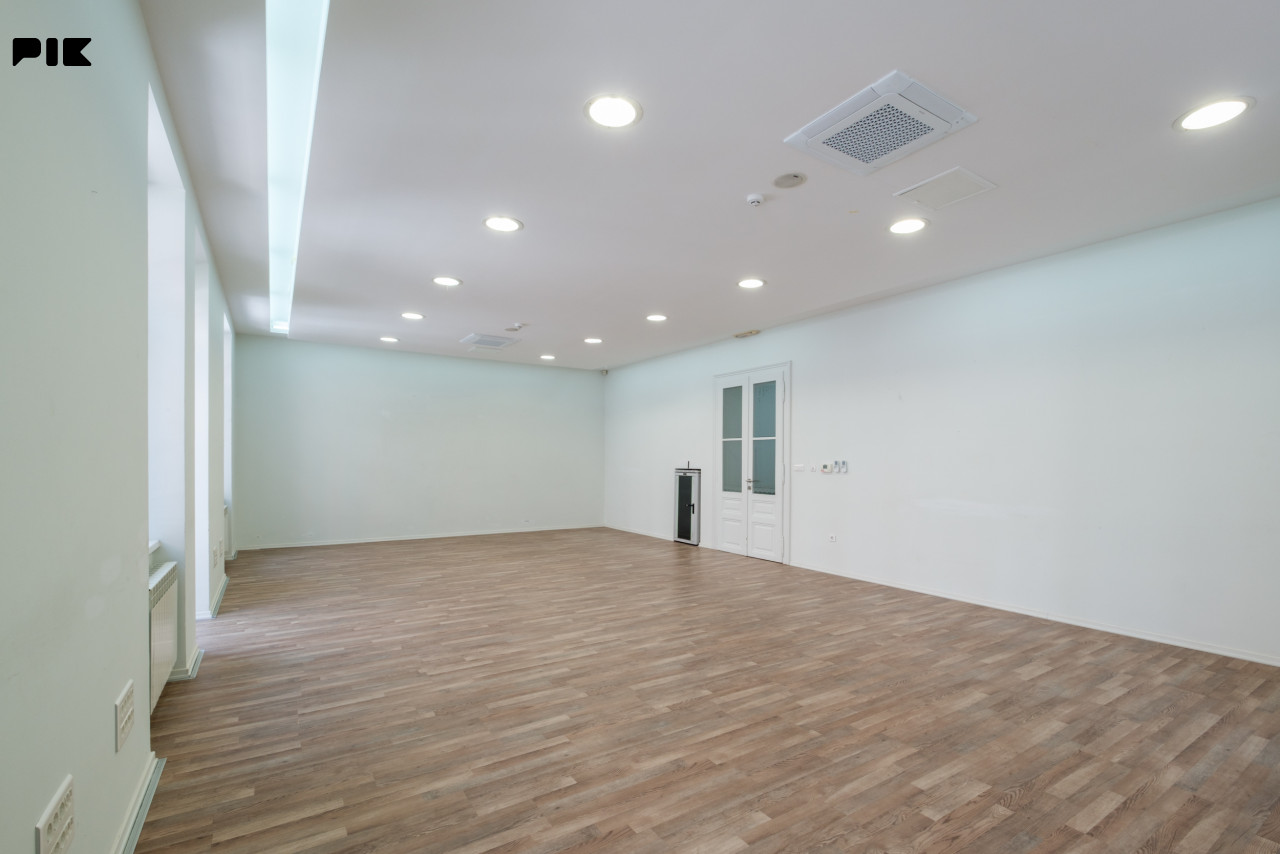 Poslovni prostor /Centar /167m2 / Renoviran/ Centar/ 1 sprat 3