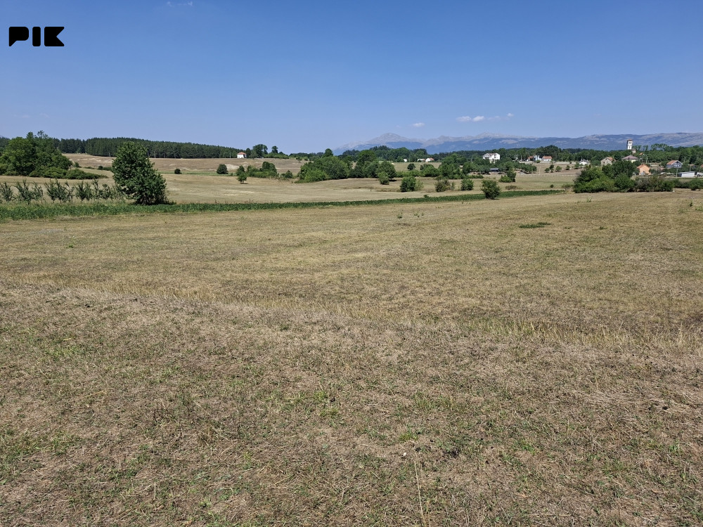 Zemljište povrsine 6419m2 i 3097m2 2