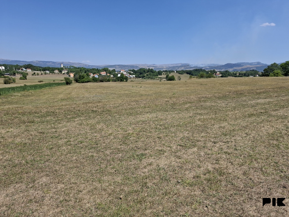 Zemljište povrsine 6419m2 i 3097m2