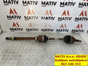 Poluosovina DESNA Renault Trafic 2,0 dCi 2024 39100575