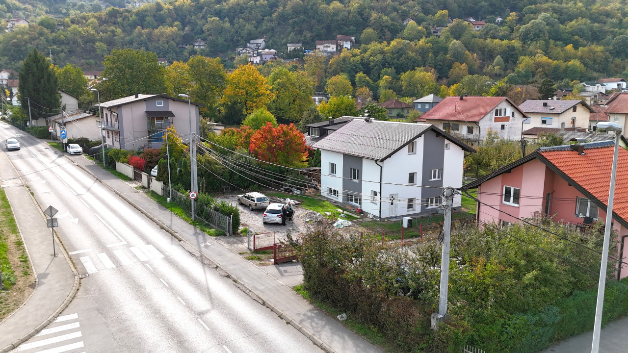 Prostrana kuća na 3 etaže sa parkingom | Plac 700 m2 | Obilićevo 2