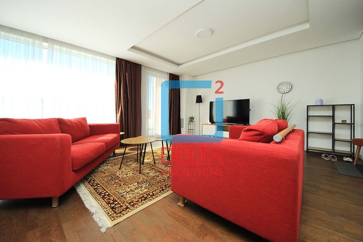 Namještena luksuzna vila / kuća / 2 parking mjesta /Poljine Hills