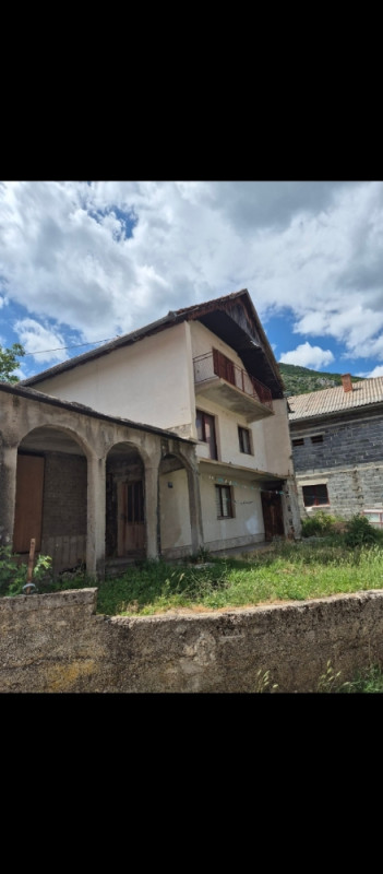 Kuća Prozor varvara 060 345 9426