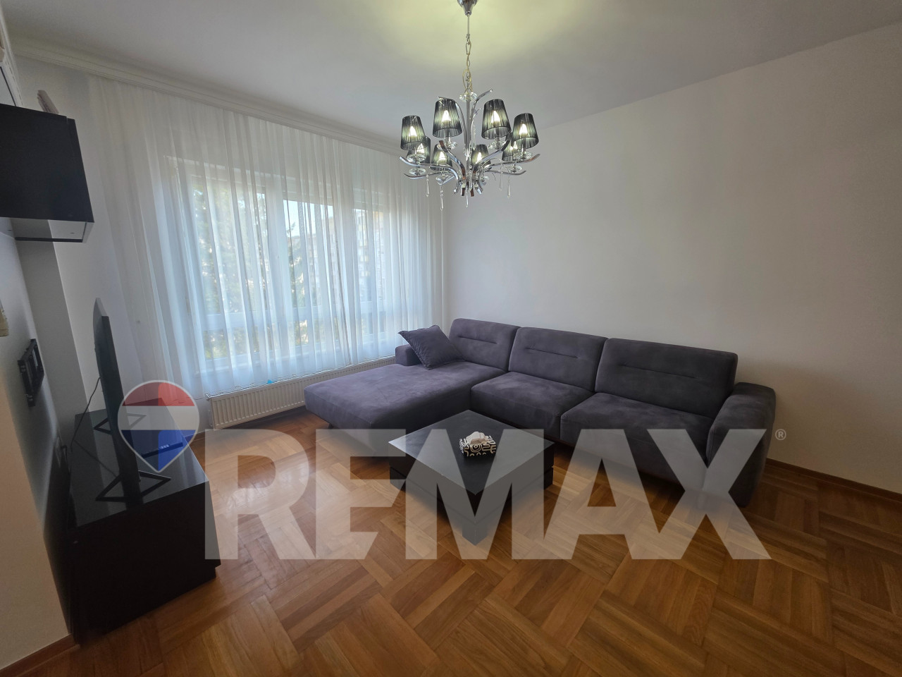 Komforan trosoban stan 94m2/ garaža/ širi centar 2