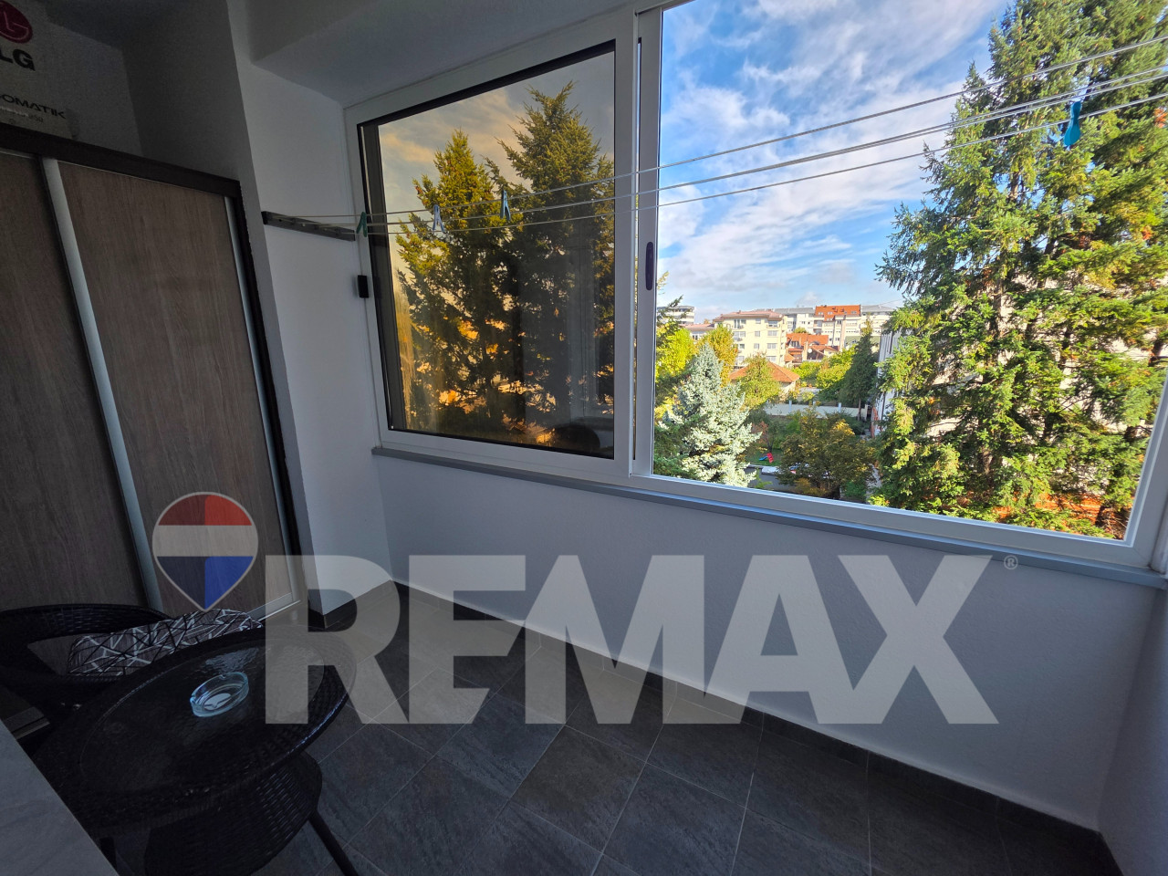 Komforan trosoban stan 94m2/ garaža/ širi centar 3