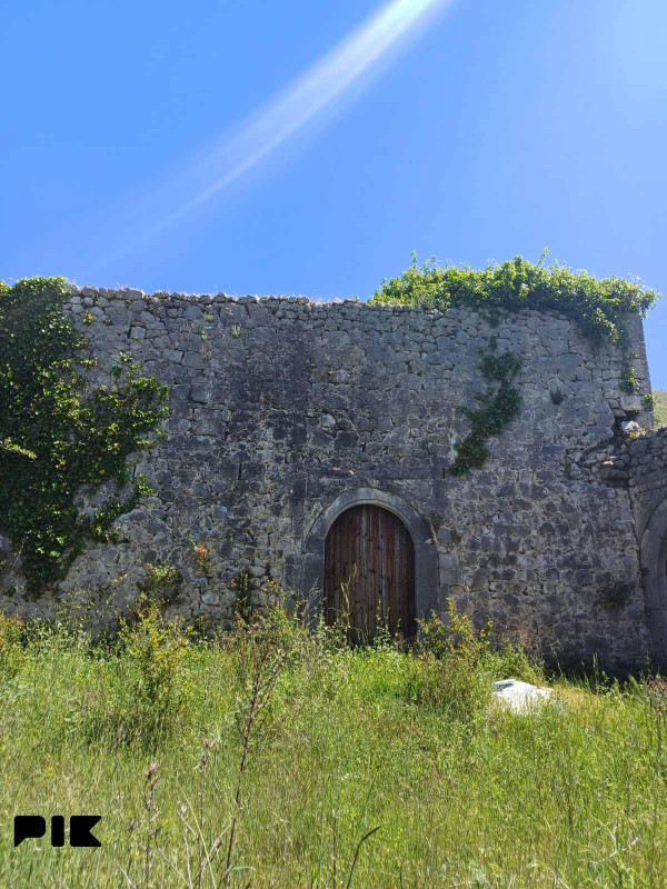 Plac u tvrđavi iz 17. vijeka blizu Trebinja | Staro Slano, 453 m2