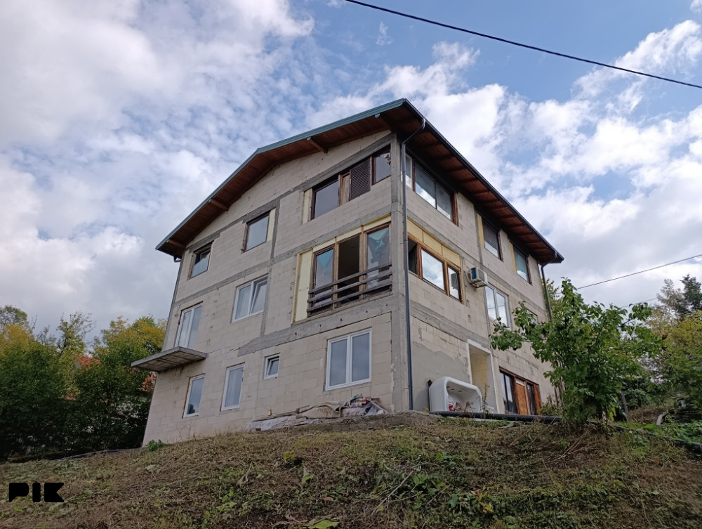 Kuća u Tuzla (1.5km do centra )