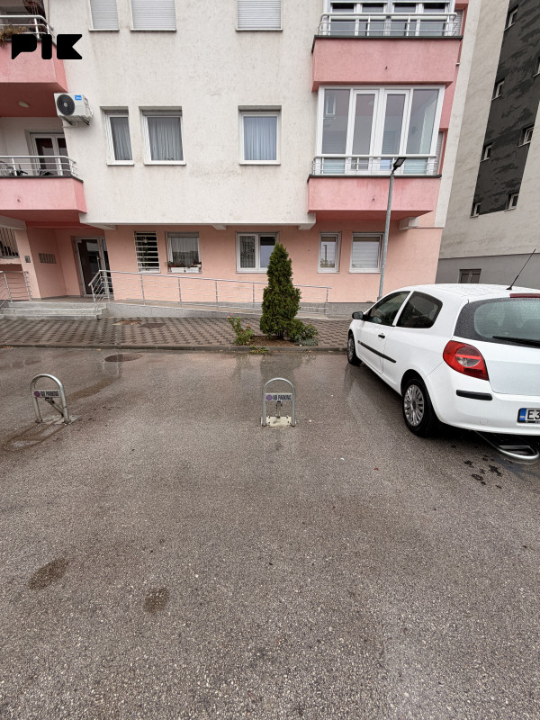 Nenatkriveno parking mjesto - Mosnik OAZA Naselje 2