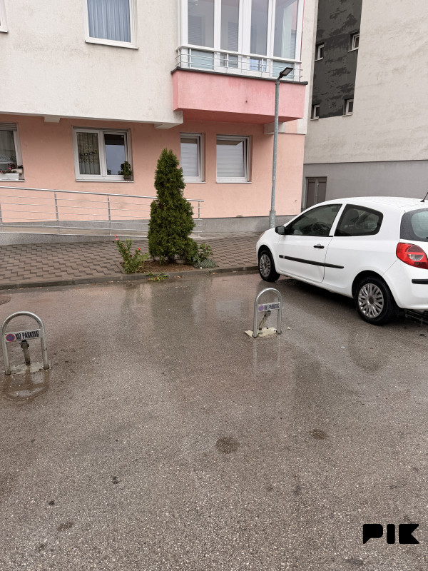 Nenatkriveno parking mjesto - Mosnik OAZA Naselje 3
