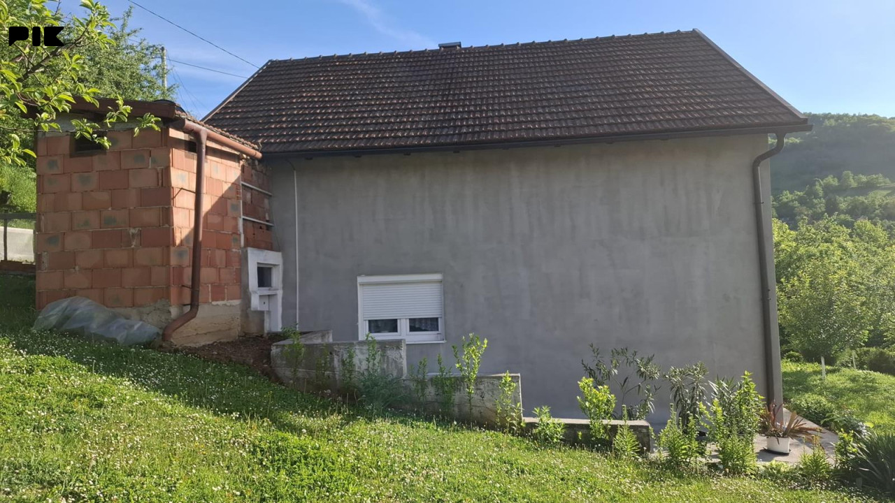 Kuća u Raspotočju - ZVEČEJSKA ULICA 2