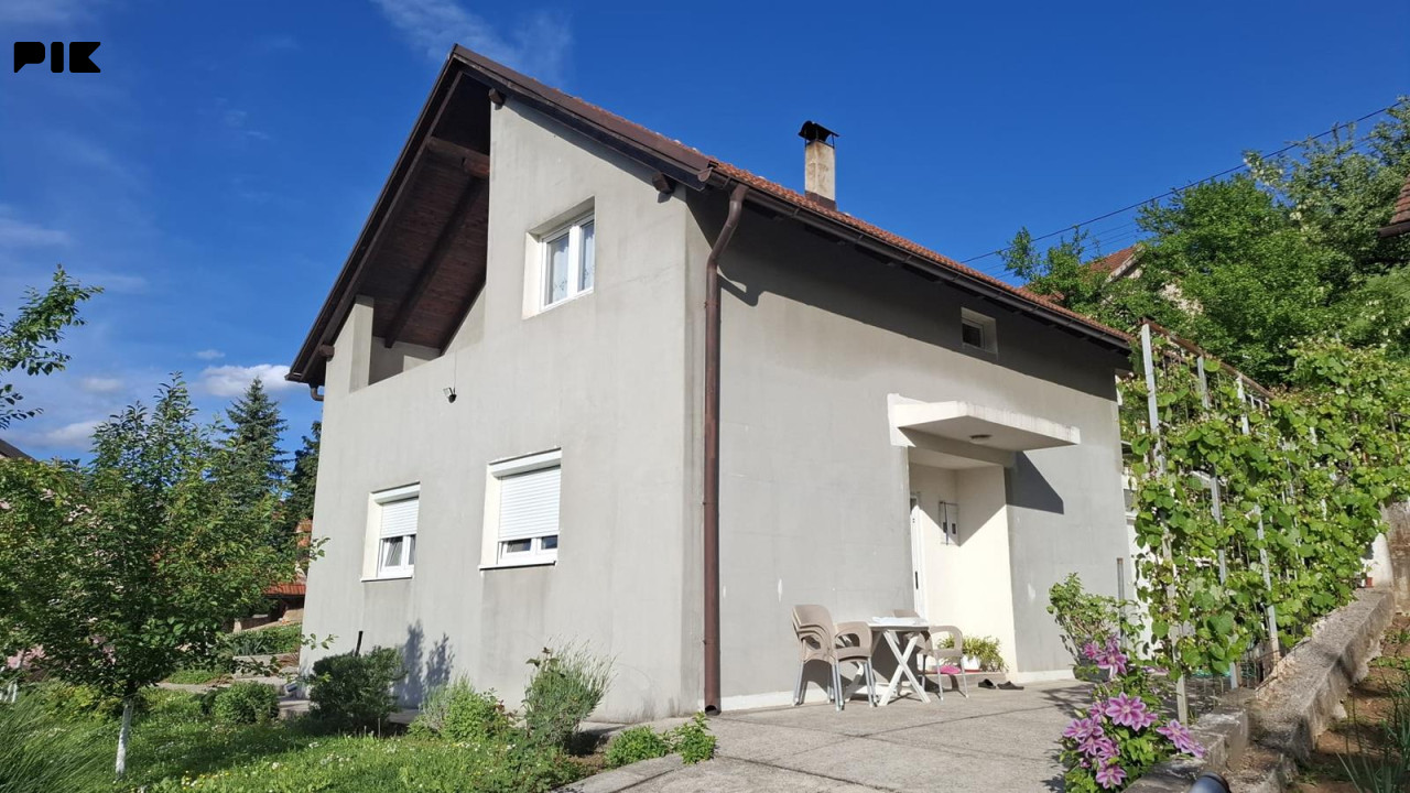 Kuća u Raspotočju - ZVEČEJSKA ULICA 3
