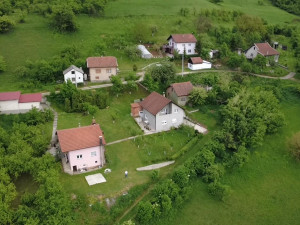 Kuća u Raspotočju - ZVEČEJSKA ULICA