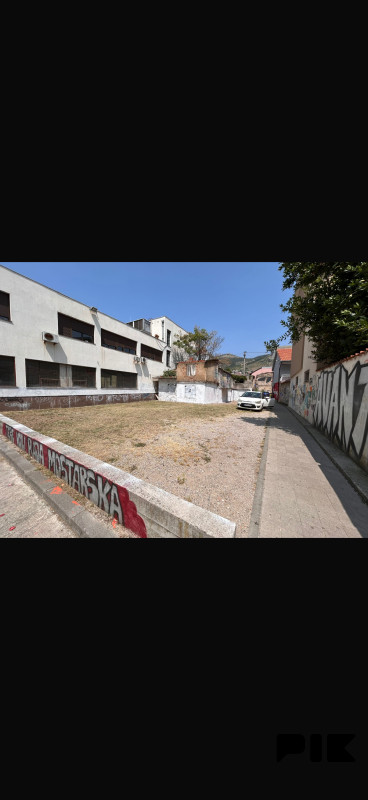 Iznajmljuje se 11 privatnih parking mjesta,Cernica Mostar 3