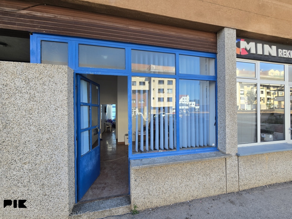 Poslovni prostor Pale, 35.91m2, na šetalištu, strogi centar 3