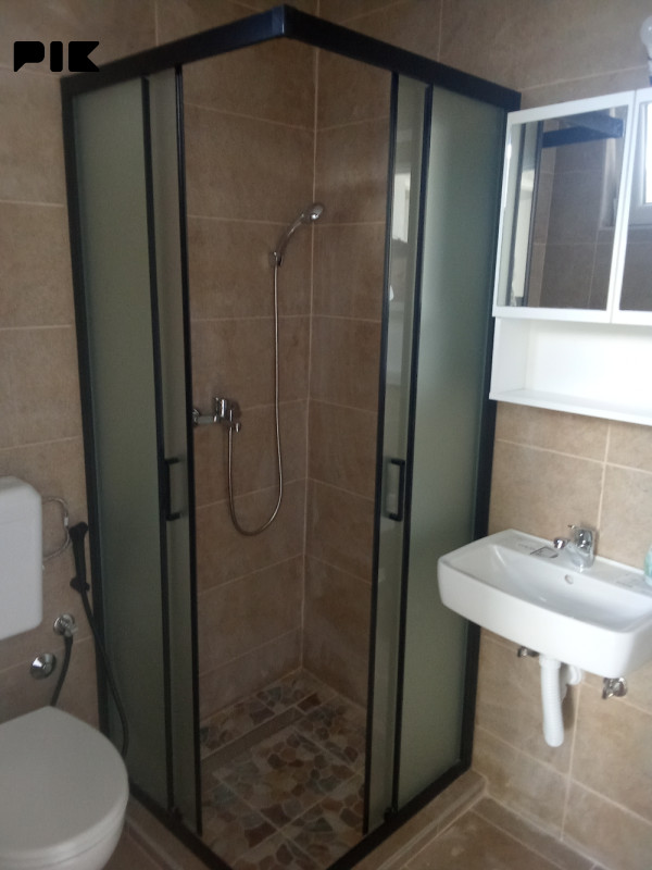 Iznajmljujem novu namještenu garsonjeru kod hotel saraja 500 km s 2
