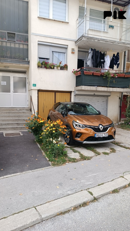 Izdajem garažu 3